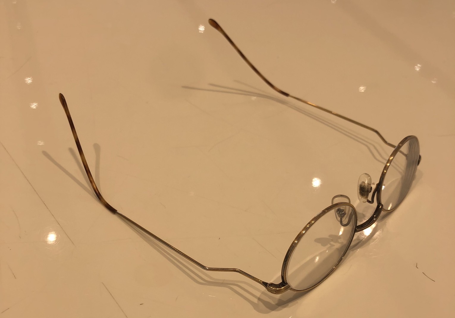 メガネブログ 眼鏡が斜めにかかってみえる ブログ 岡山ジュエリーショップ エイコー堂